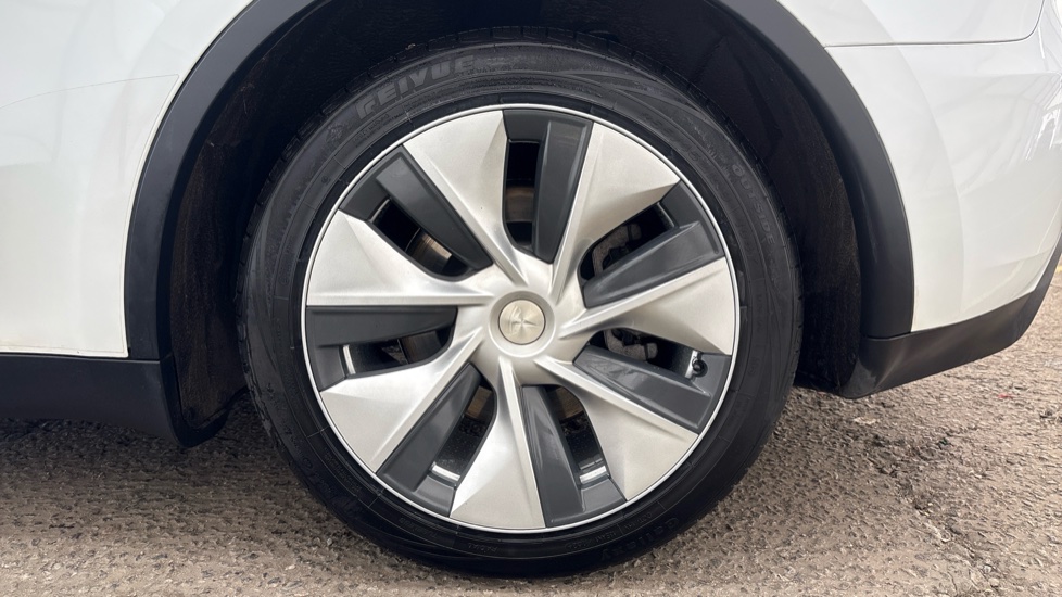 TESLA MODEL Y HATCHBACK RWD 5dr Auto