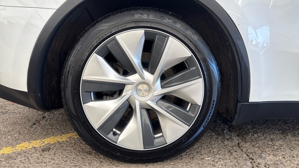 TESLA MODEL Y HATCHBACK RWD 5dr Auto