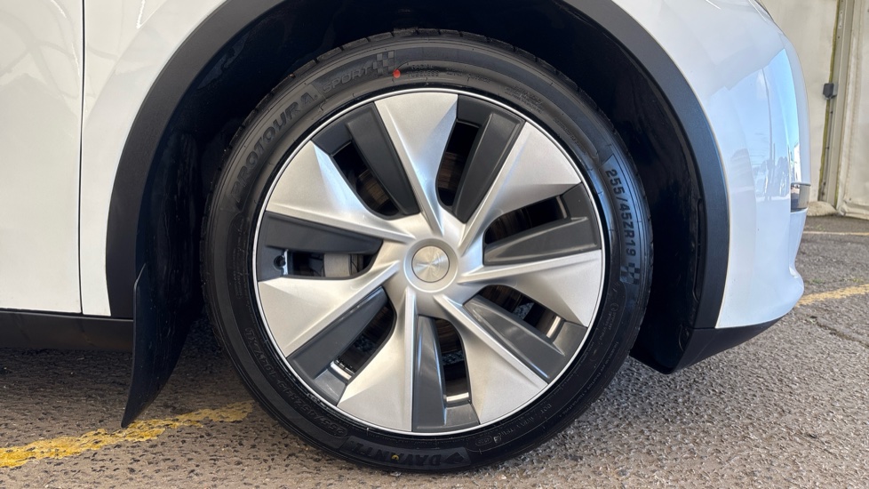 TESLA MODEL Y HATCHBACK RWD 5dr Auto