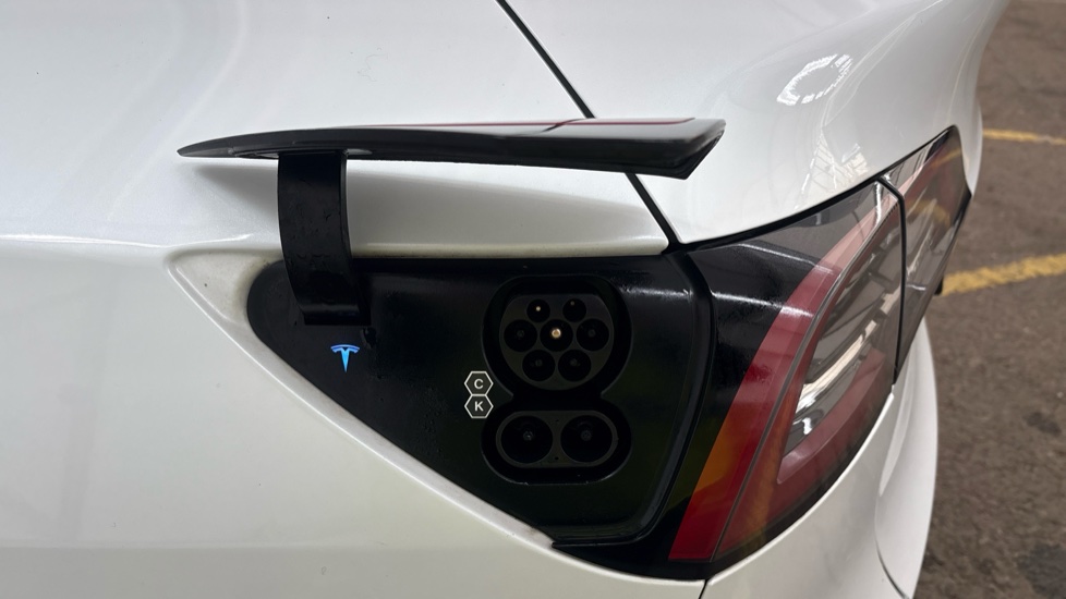 TESLA MODEL Y HATCHBACK RWD 5dr Auto