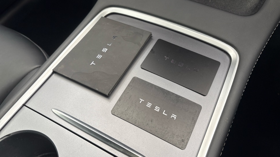 TESLA MODEL Y HATCHBACK RWD 5dr Auto