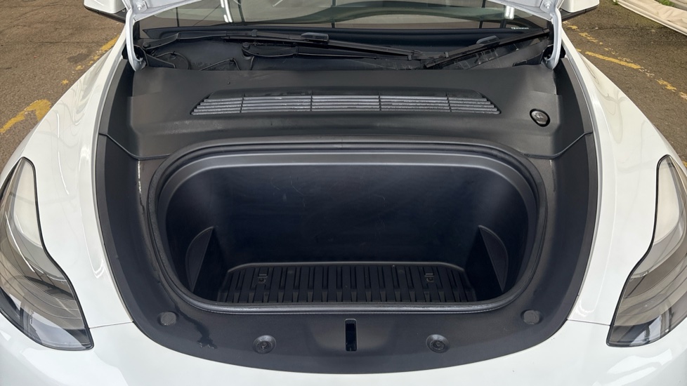 TESLA MODEL Y Image 16