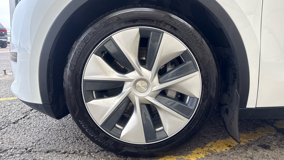 TESLA MODEL Y Image 17