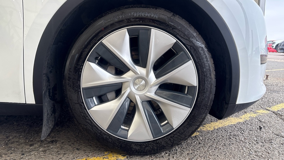TESLA MODEL Y Image 20