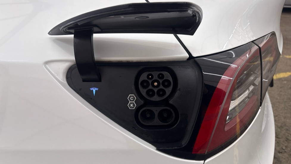 TESLA MODEL Y Image 21
