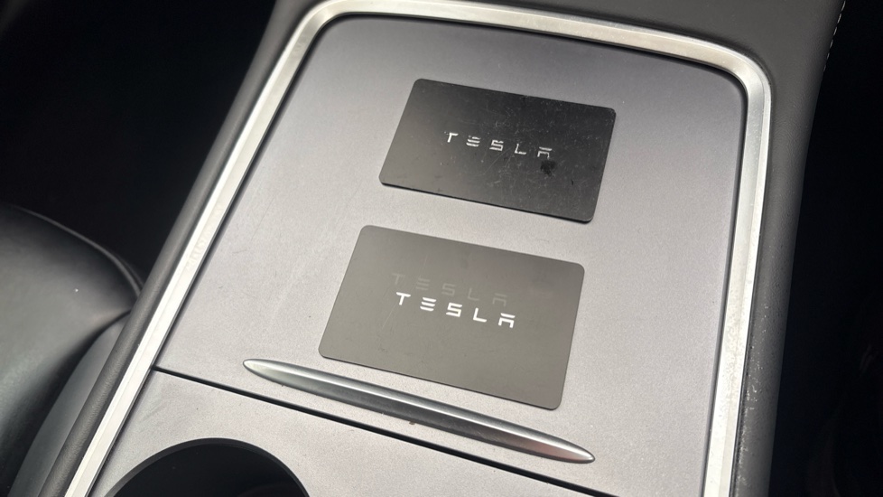 TESLA MODEL Y 2 keys available