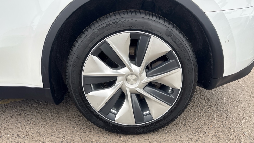 TESLA MODEL Y HATCHBACK Long Range AWD 5dr Auto