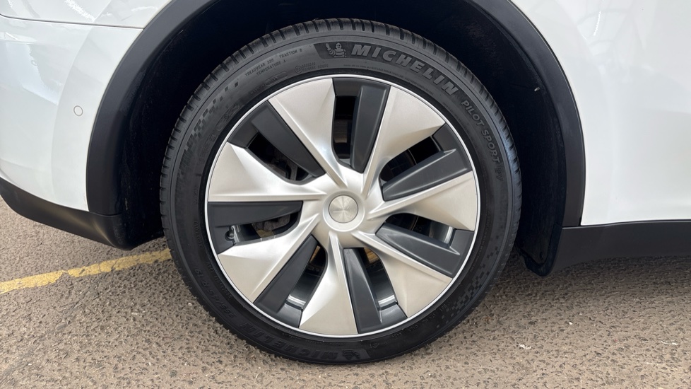 TESLA MODEL Y HATCHBACK Long Range AWD 5dr Auto