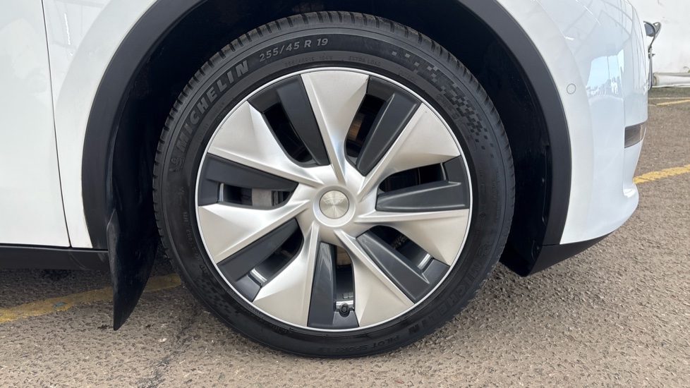 TESLA MODEL Y HATCHBACK Long Range AWD 5dr Auto