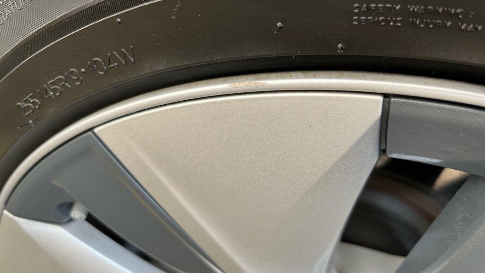 TESLA MODEL Y Scuff