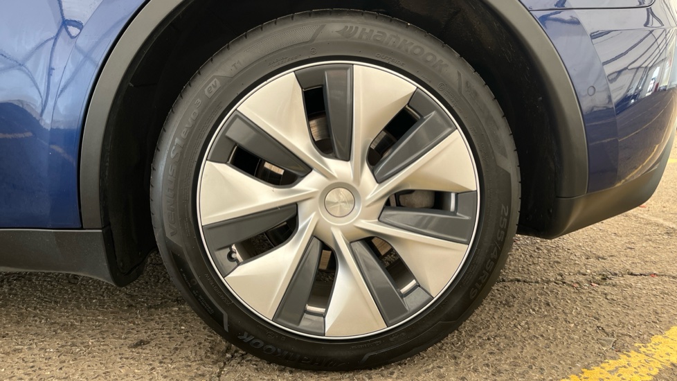 TESLA MODEL Y Image 18