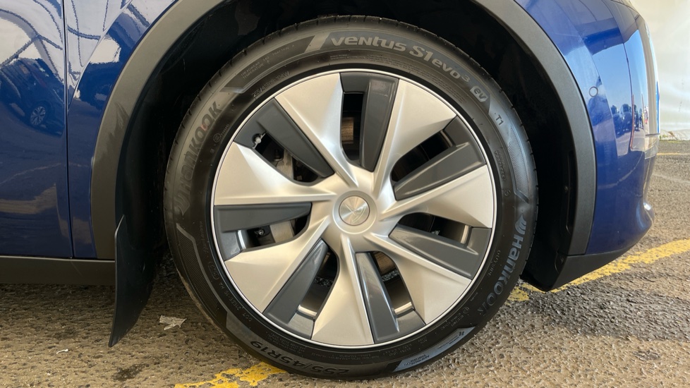 TESLA MODEL Y Image 20