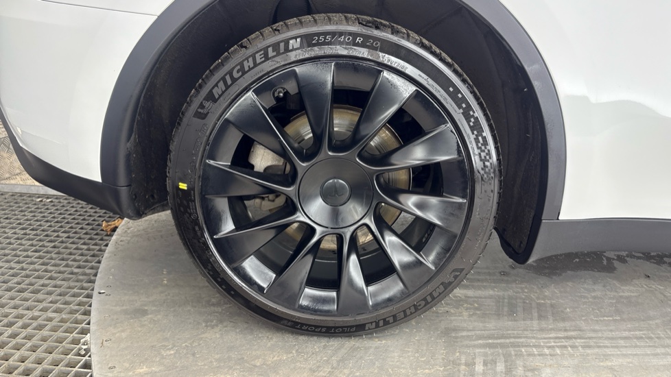 TESLA MODEL Y Image 19