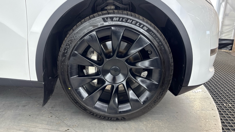 TESLA MODEL Y Image 20