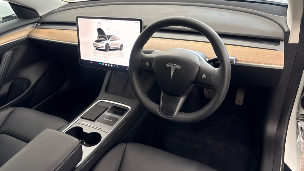 TESLA MODEL 3 Image 9