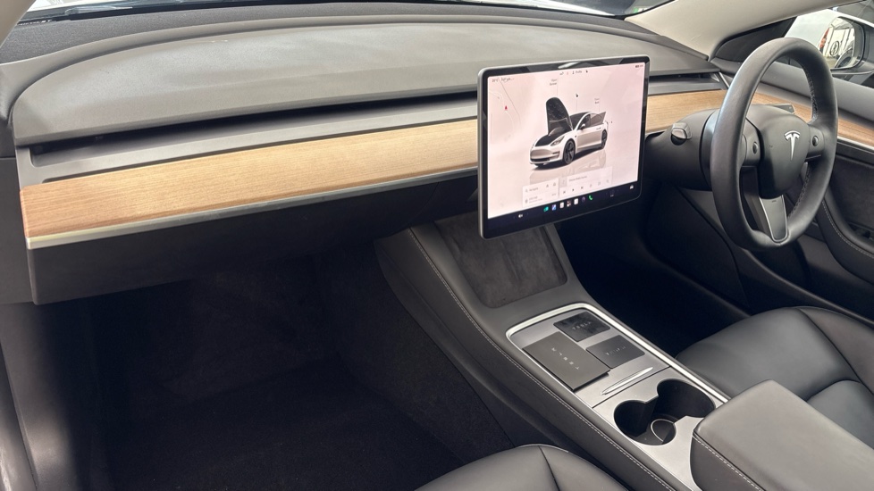 TESLA MODEL 3 Image 10