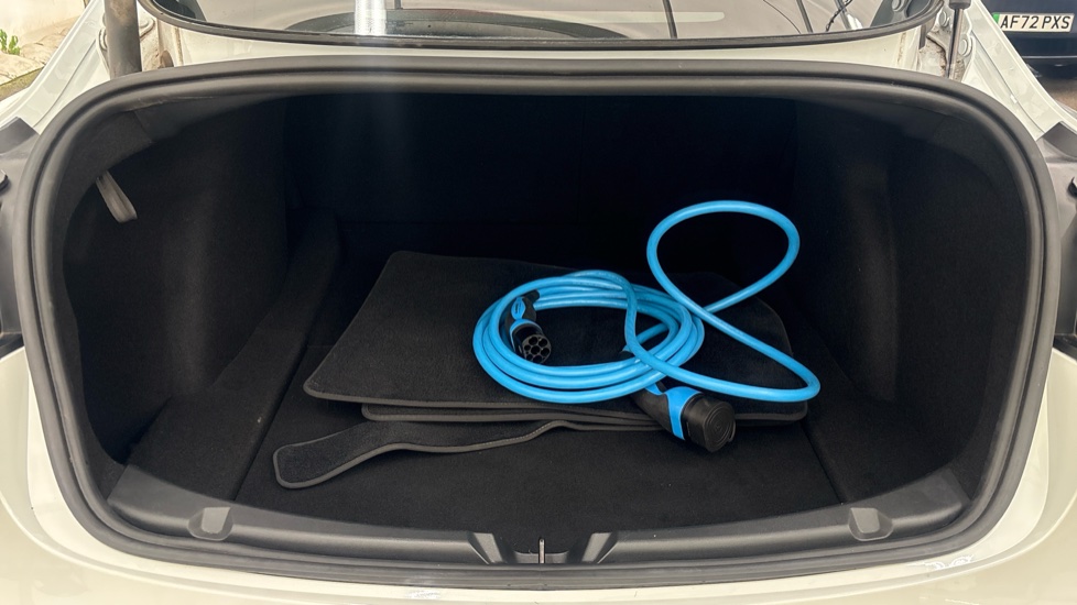 TESLA MODEL 3 Image 15