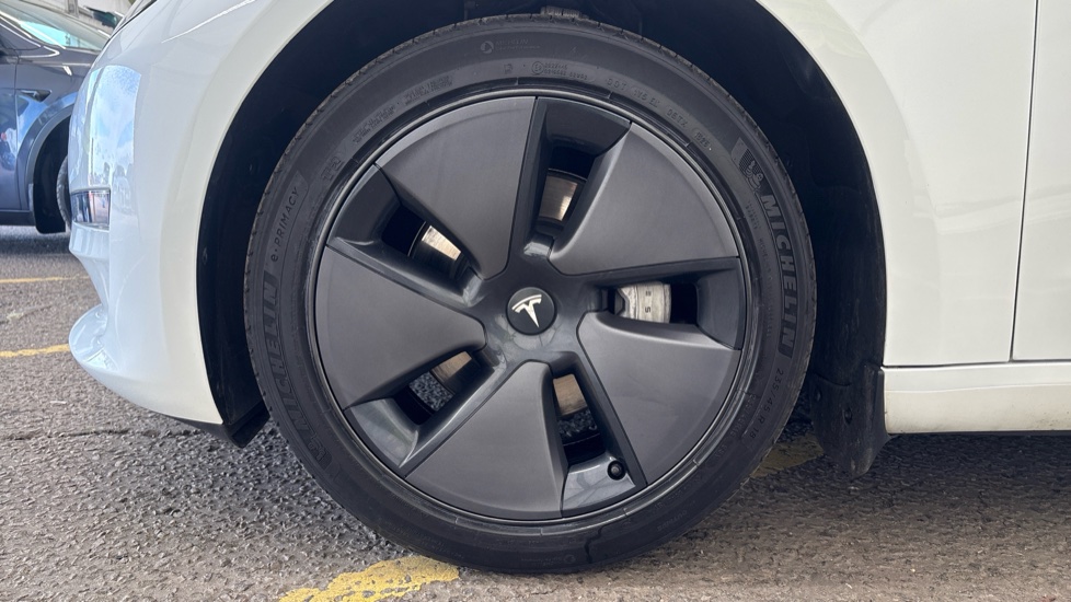 TESLA MODEL 3 Image 17