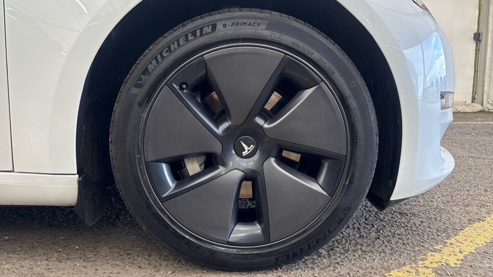 TESLA MODEL 3 Image 20