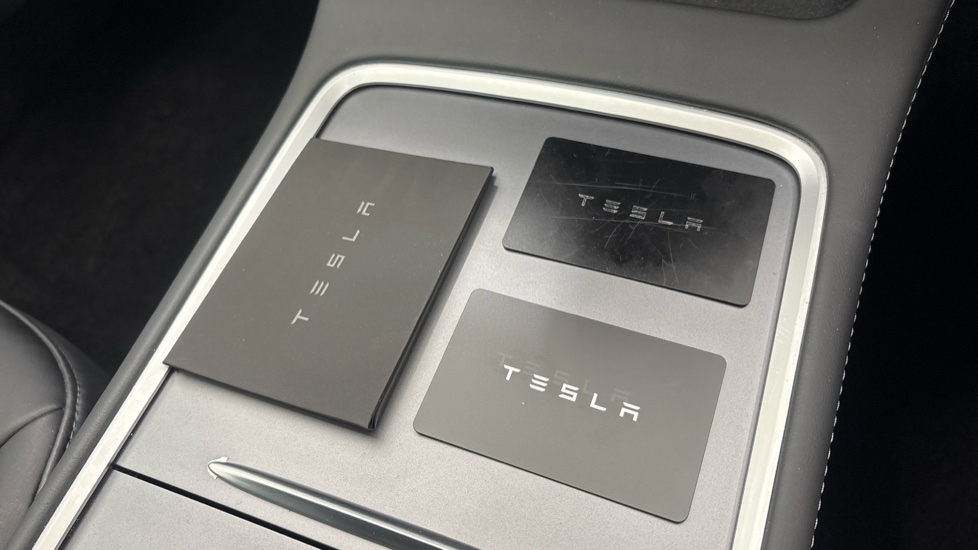 TESLA MODEL 3 2 keys