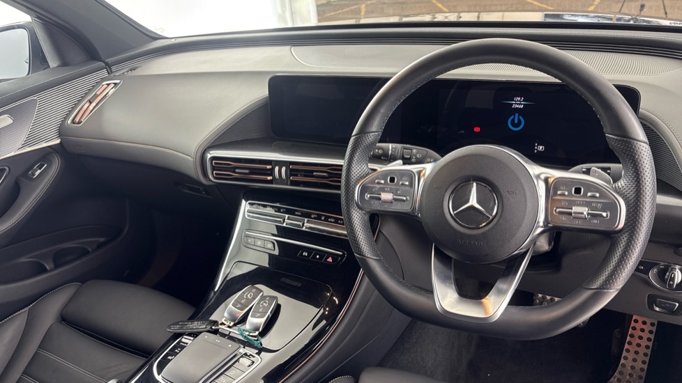 MERCEDES EQC Image 9