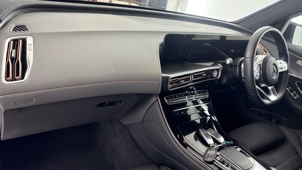 MERCEDES EQC Image 10