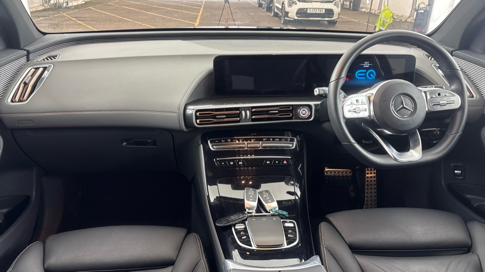 MERCEDES EQC Image 11