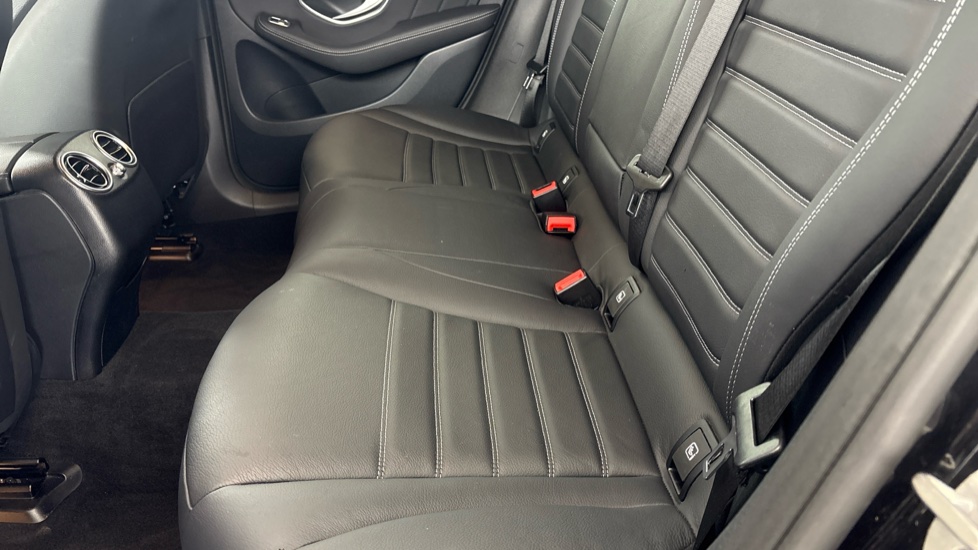 MERCEDES EQC Image 14