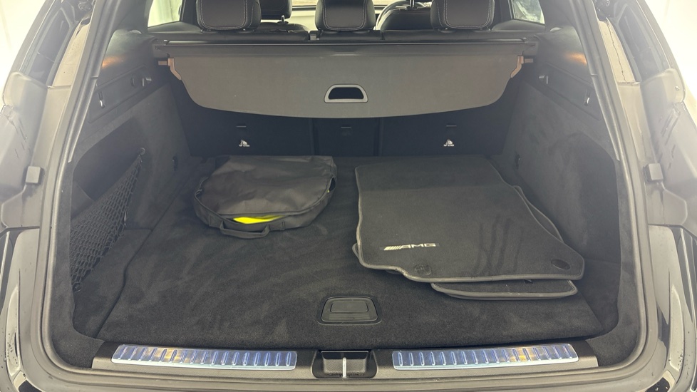 MERCEDES EQC Image 15