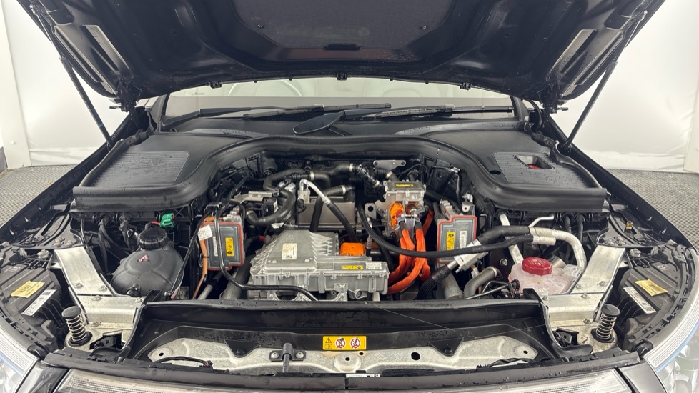 MERCEDES EQC Image 16