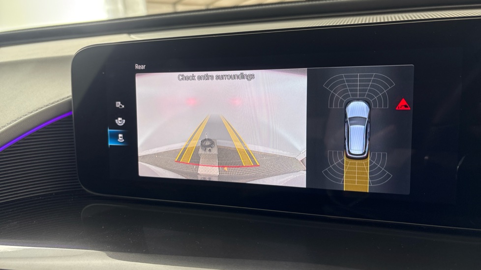 MERCEDES EQC reverse camera