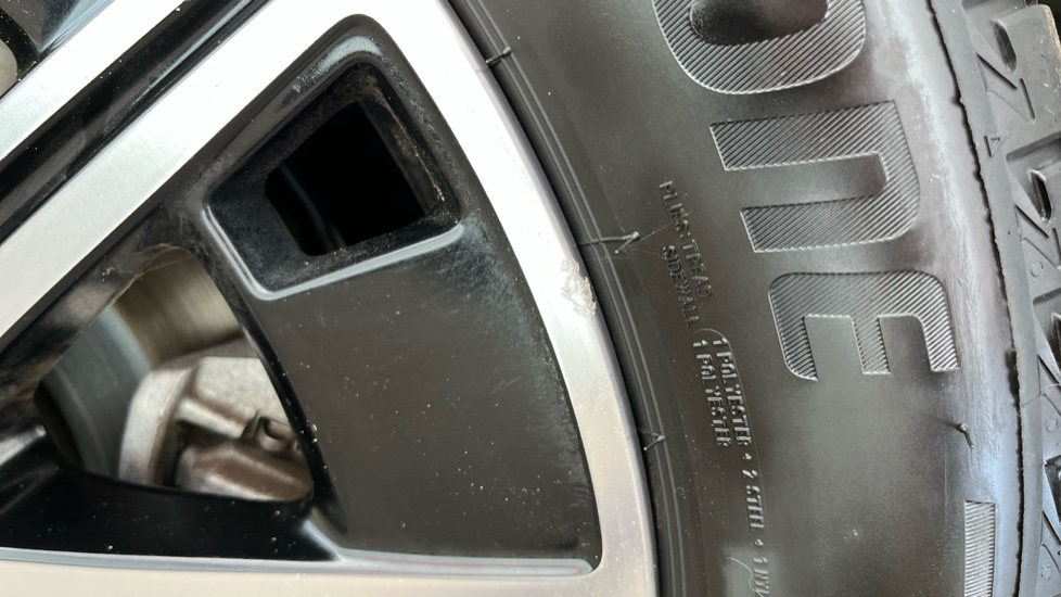 MERCEDES EQA Scuff