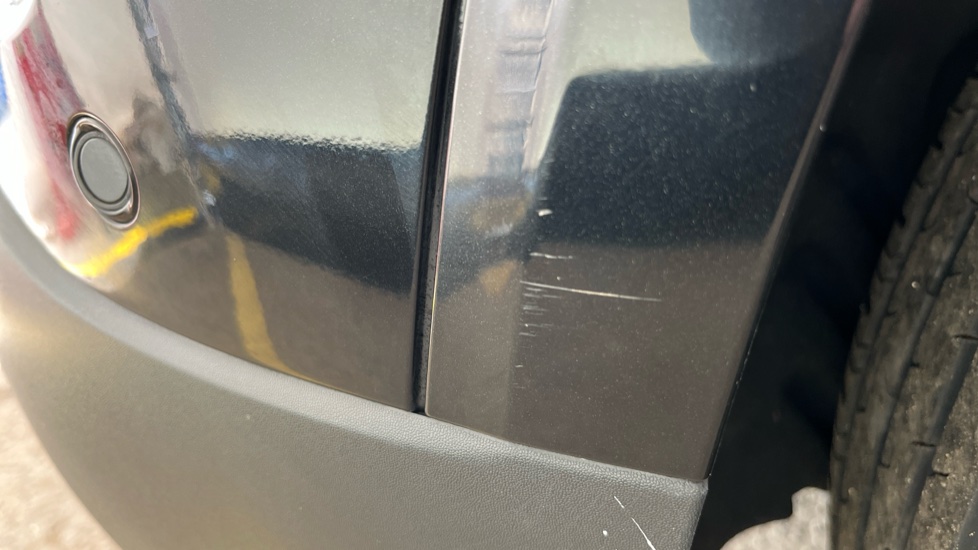 MERCEDES EQA Scratches