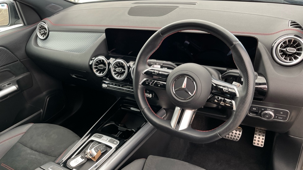 MERCEDES EQA Image 9