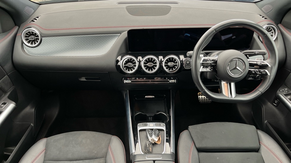 MERCEDES EQA Image 11