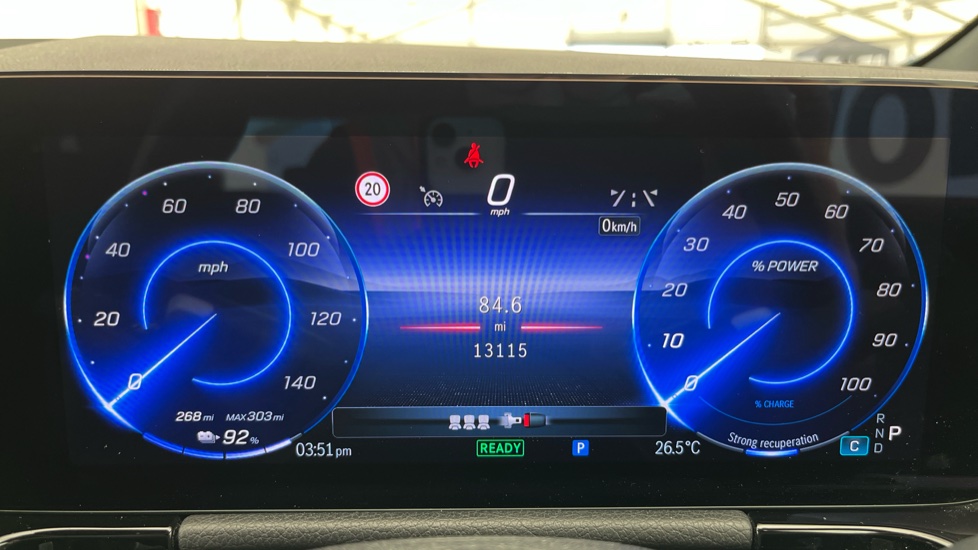 MERCEDES EQA Image 13