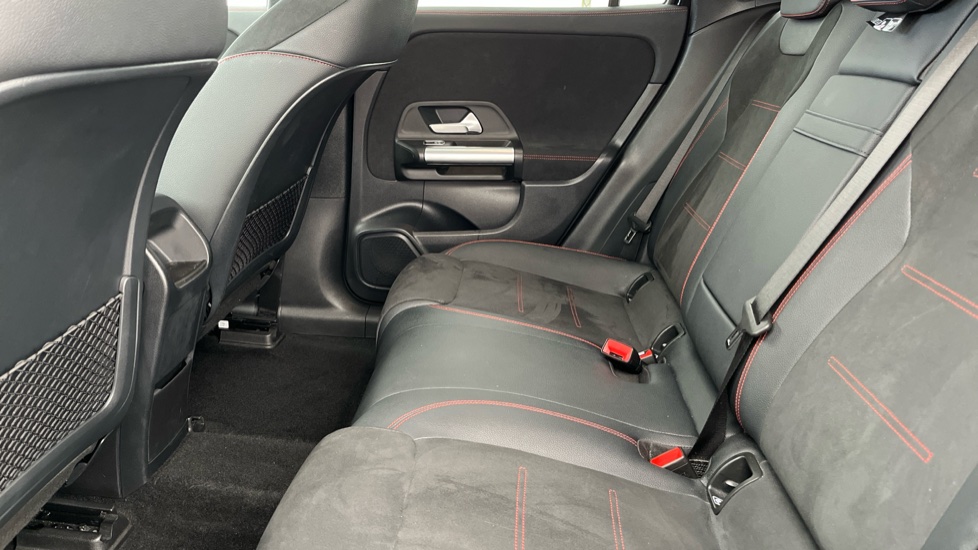 MERCEDES EQA Image 14