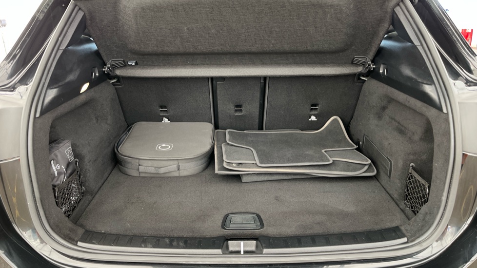 MERCEDES EQA Image 15