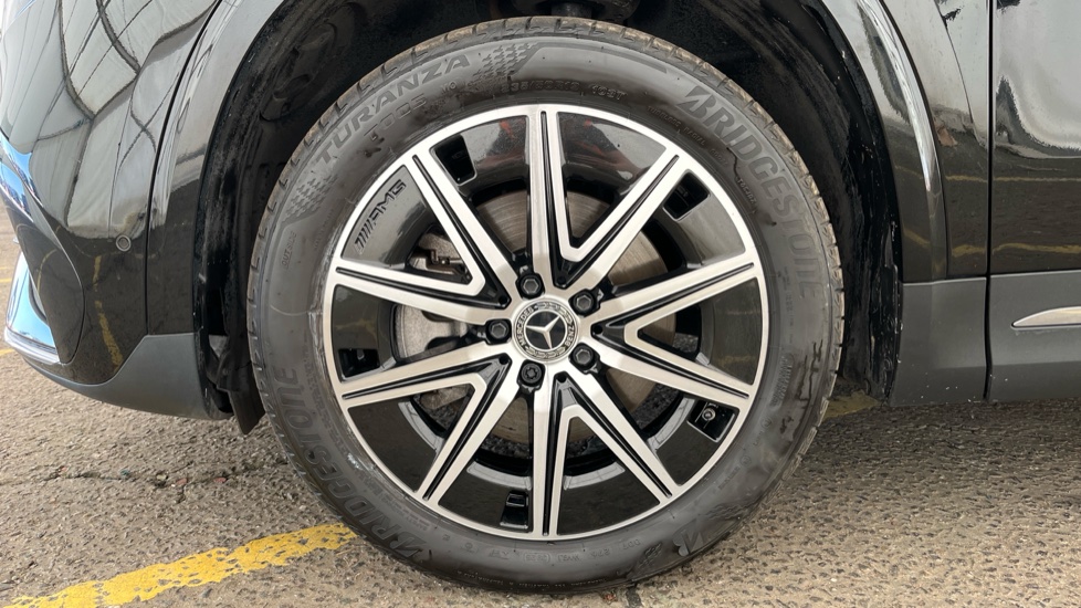 MERCEDES EQA Image 17