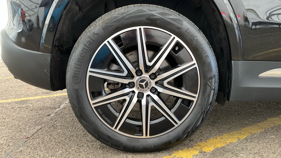 MERCEDES EQA Image 19