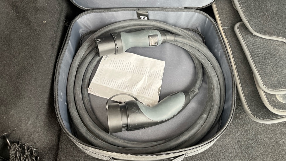 MERCEDES EQA Image 22