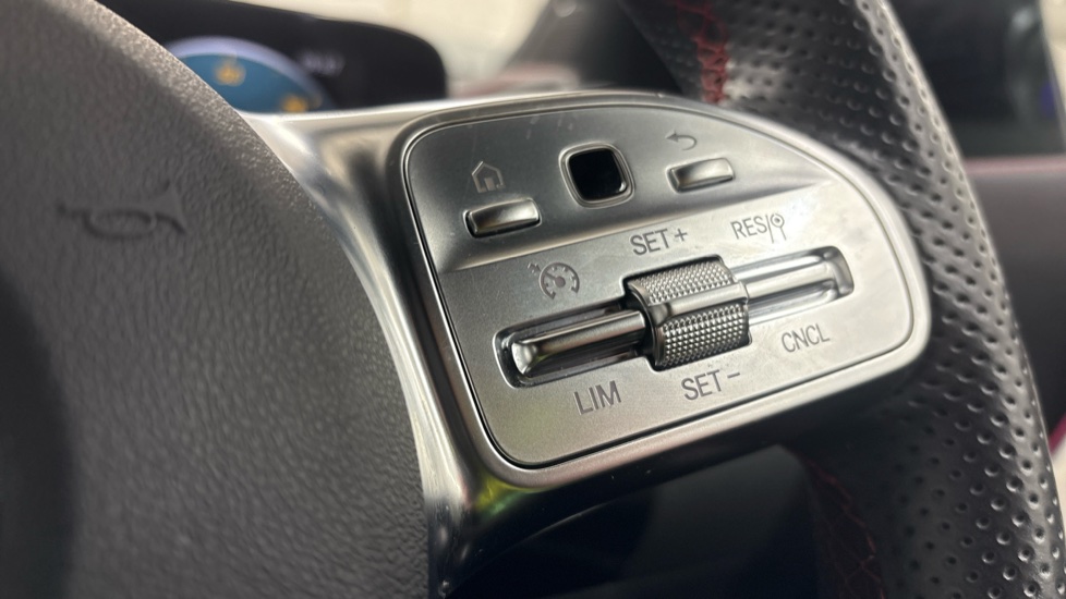 MERCEDES-BENZ EQA HATCHBACK EQA 300 4Matic 168kW AMG Line 66.5kWh 5dr Auto