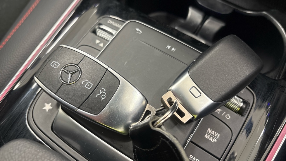 MERCEDES-BENZ EQA HATCHBACK EQA 300 4Matic 168kW AMG Line 66.5kWh 5dr Auto
