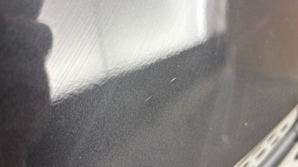 MERCEDES EQC Scratches and chips