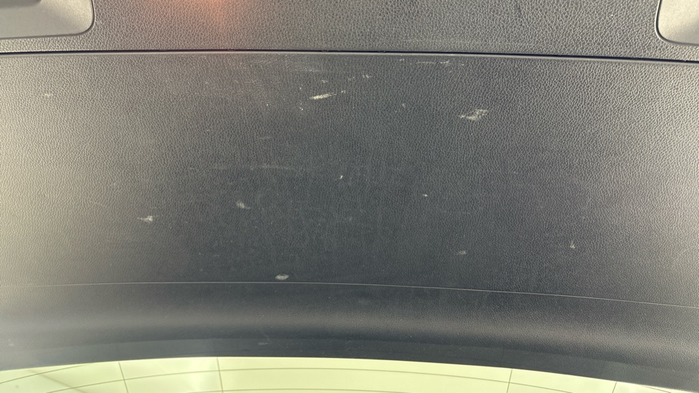 MERCEDES EQC Scuff