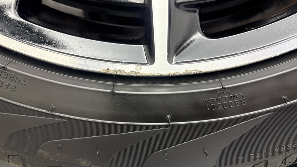 MERCEDES EQC Image 2