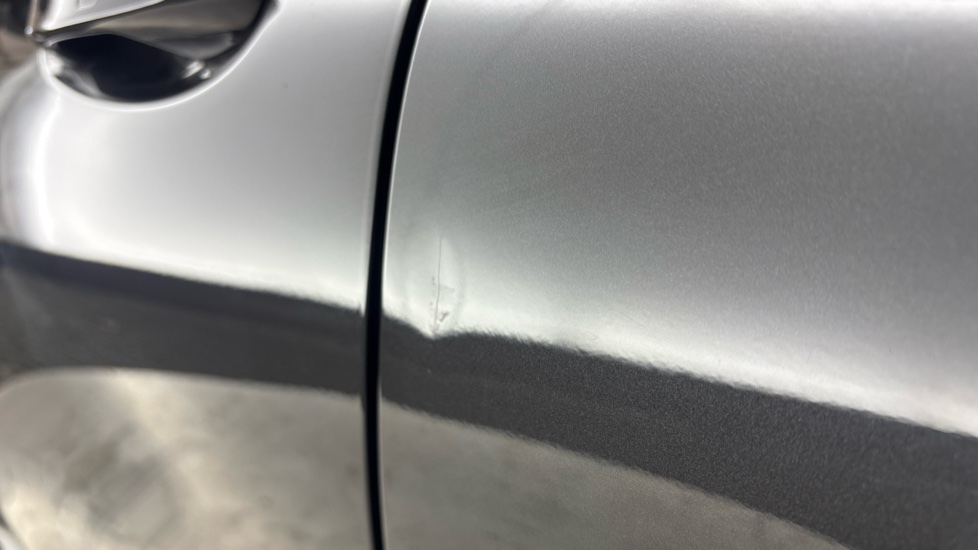 MERCEDES EQC Dent and scratches