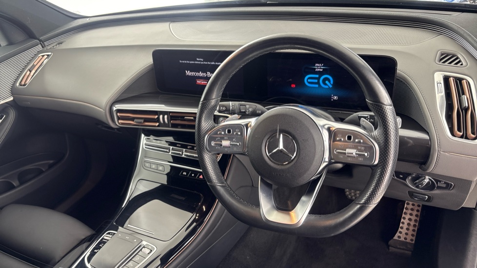 MERCEDES EQC Image 9