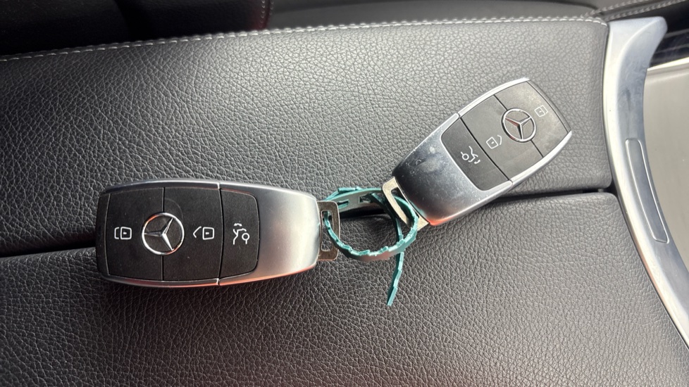 MERCEDES EQC 2x key