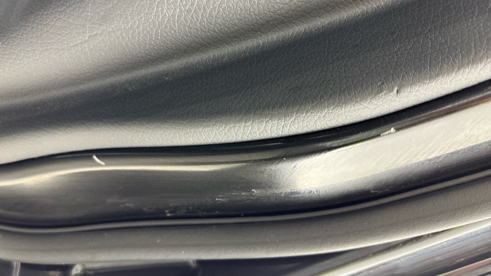 MERCEDES EQC Scratches